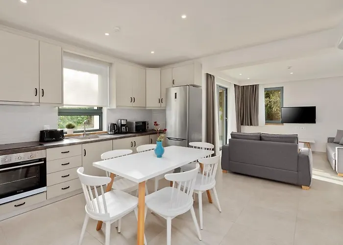 Perithia Suites 度假居 Peritheia