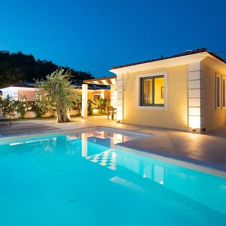 Nyaraló Perithia Suites *