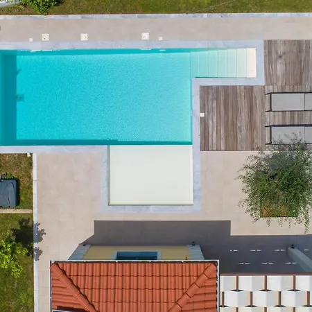 Perithia Suites Nyaraló